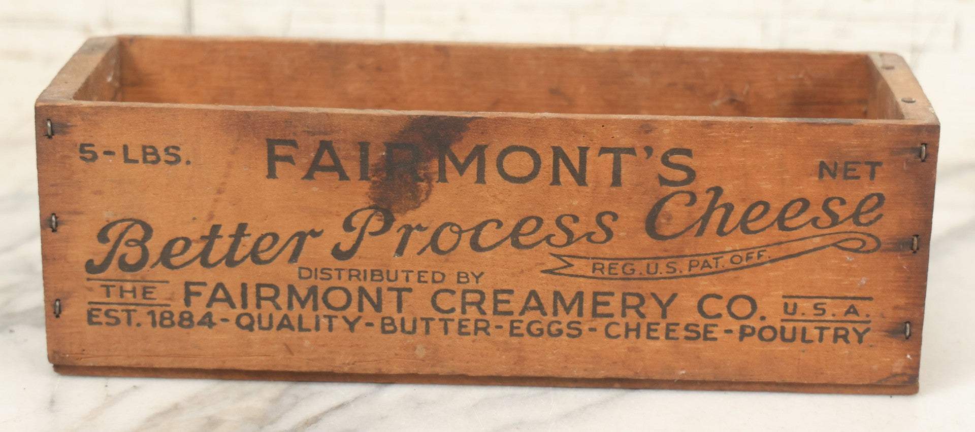 Lot 072 - Vintage Wooden Pasteurized American Cheese Box For Fairmont's Better Process Cheese, Distributed By The Fairmont Creamery Co., 5 Lb. Net Weight