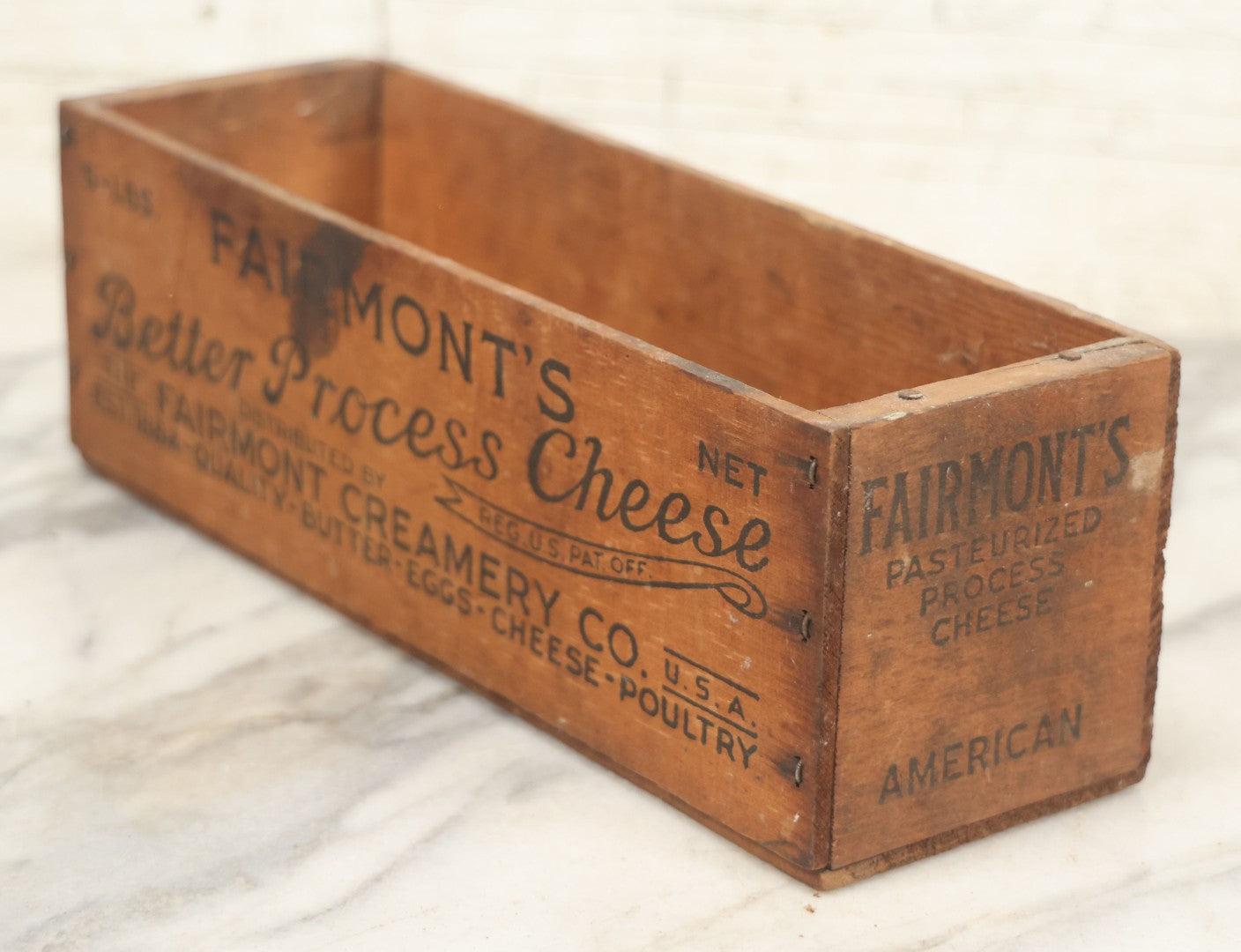 Lot 072 - Vintage Wooden Pasteurized American Cheese Box For Fairmont's Better Process Cheese, Distributed By The Fairmont Creamery Co., 5 Lb. Net Weight