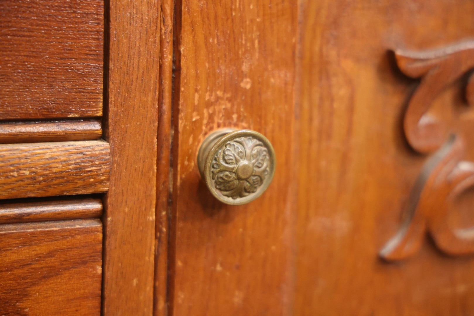 Antique Oak Gentleman's Chest Of Drawers With Hatbox Compartment, Circa Early 20th Century