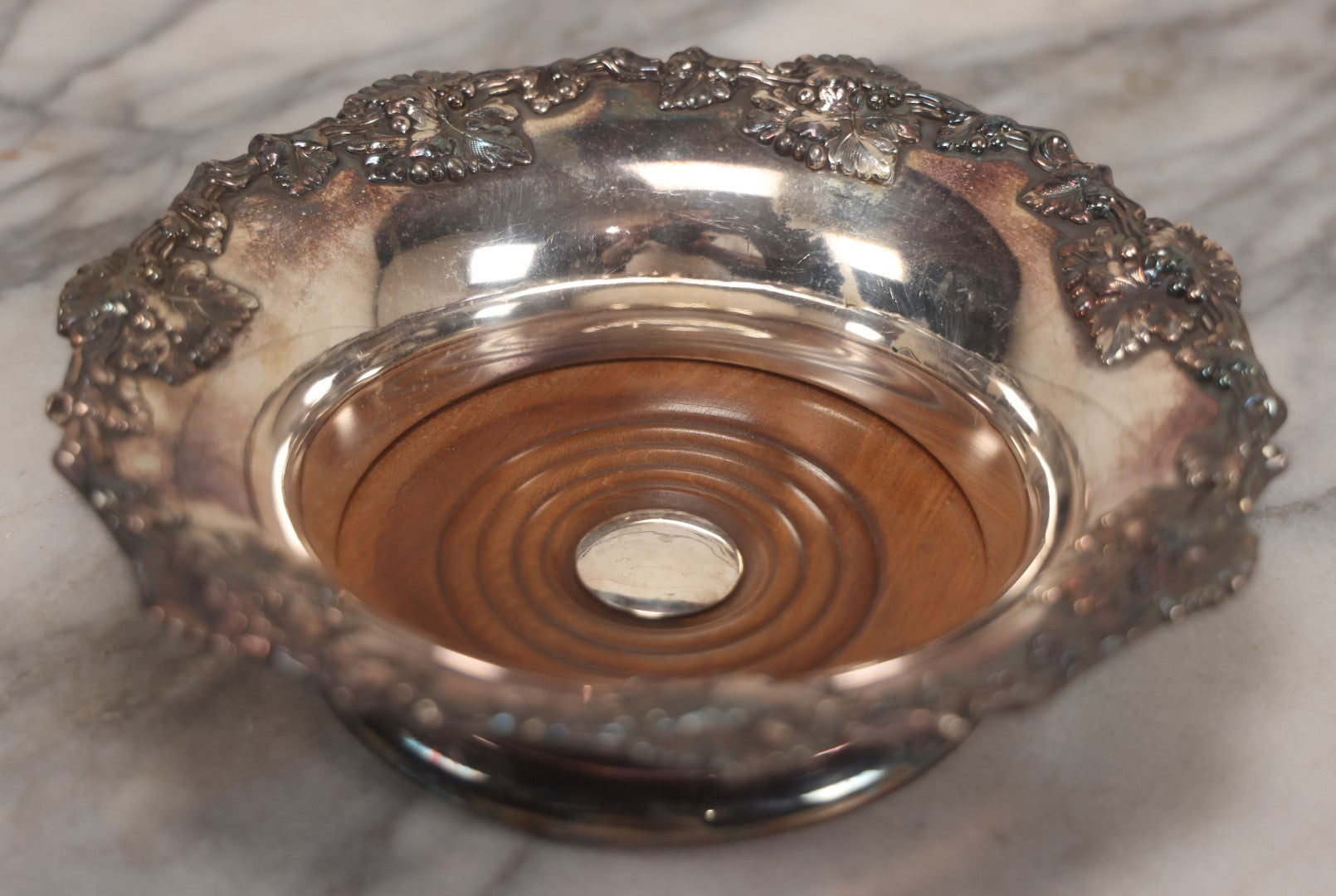 Lot 019 - Vintage Silverplate Dish With Turned Wood Base, Felt Bottom, Grape Leaf And Vine Motif Around Rim, 8" Diameter