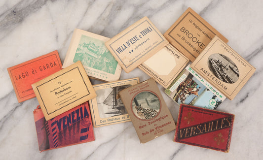 Lot 100 - Grouping Of 12 Vintage Souvenir Folders With Tourism Cards, Some Photo Cards, Depicting Artwork, Landmarks Of Cities And Attractions In Europe, Hong Kong, Paris Zoo, Versailles