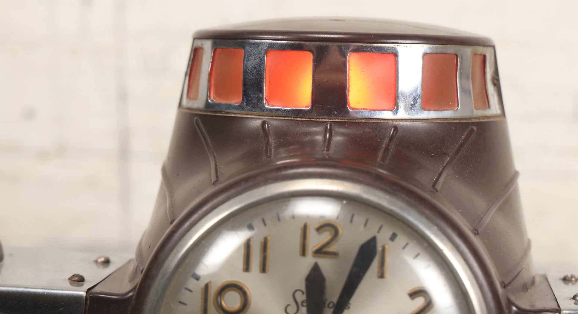 Lot 011 - Vintage Bakelite Airplane Form Clock With Internal Lamp, Note Clock Does Not Work And Both Propellers Missing One Blade