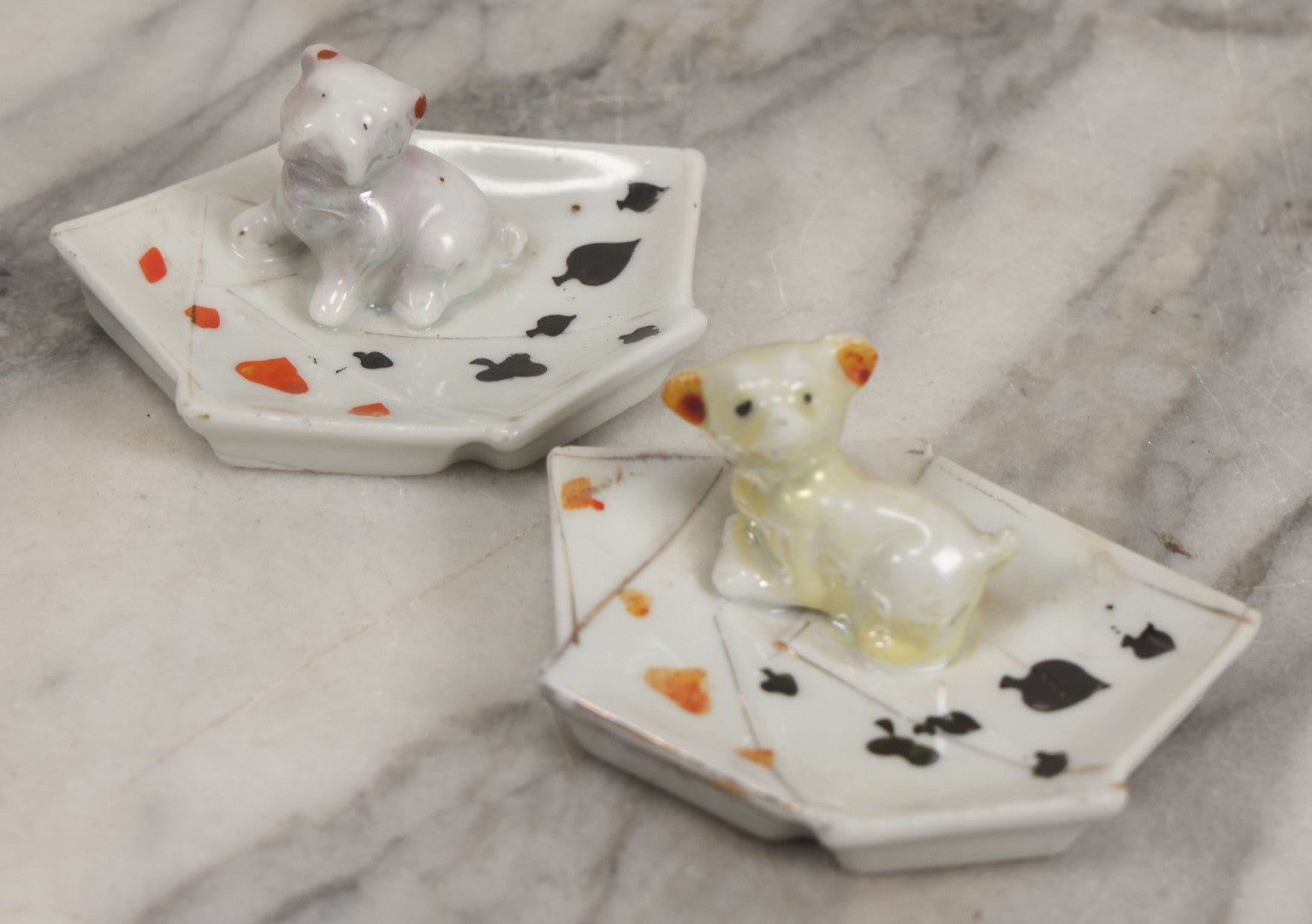 Lot 073 - Pair Of Vintage Ceramic Trinket Dish Ashtrays With Poker Hands And Puppies, Marked Made In Japan, 1-3/8" H Each