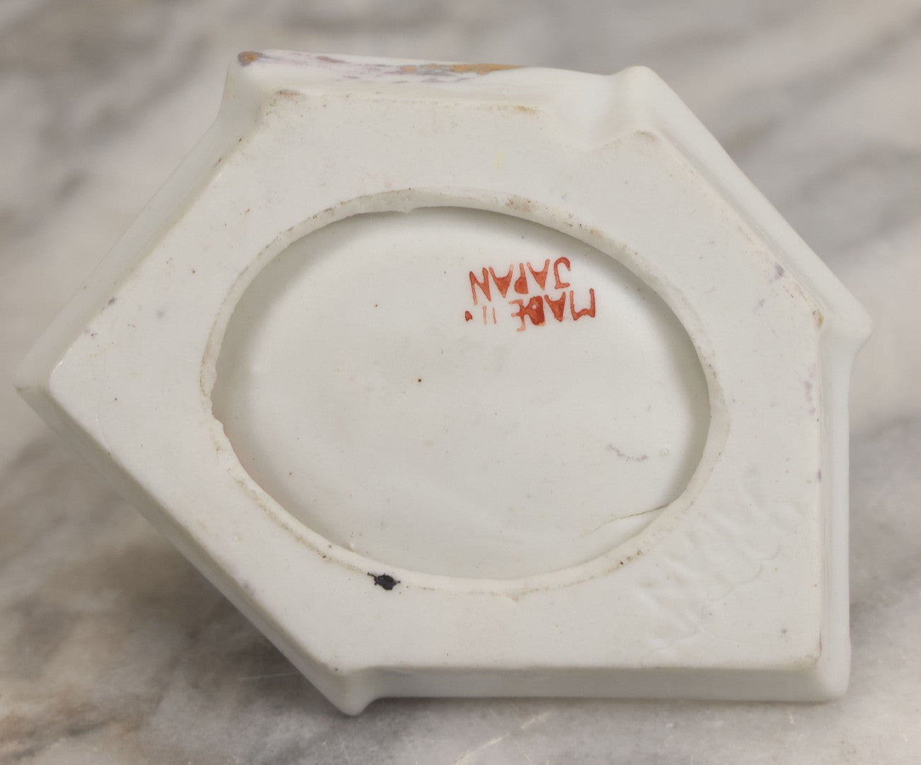 Lot 073 - Pair Of Vintage Ceramic Trinket Dish Ashtrays With Poker Hands And Puppies, Marked Made In Japan, 1-3/8" H Each