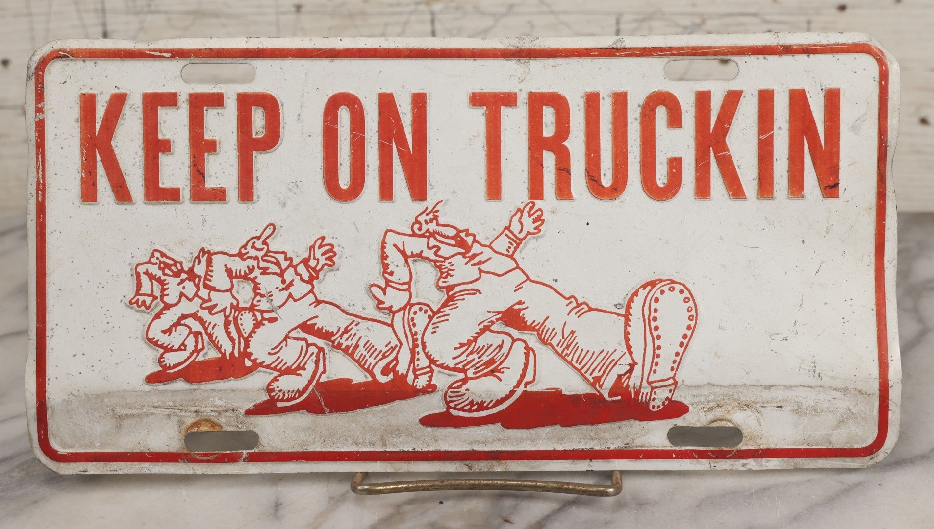 Lot 092 - Vintage “Keep On Truckin” Metal License Plate Nvoelty Sign