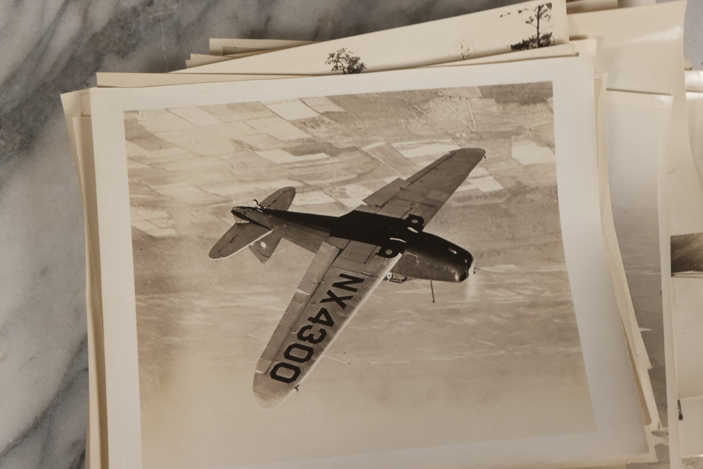 Lot 126 - Grouping Of 25+ Vintage Glossy Photographs Of Airplanes And Aviators