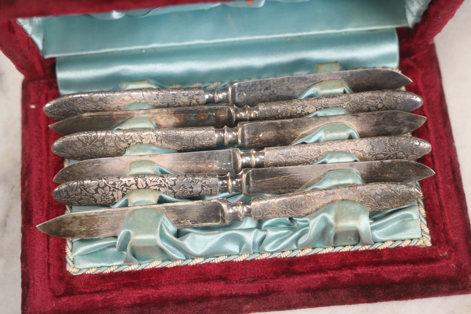 Lot 183 - Antique Six-Piece Rogers Bros. Silverplate Condiment Knife Set In Velvet Box