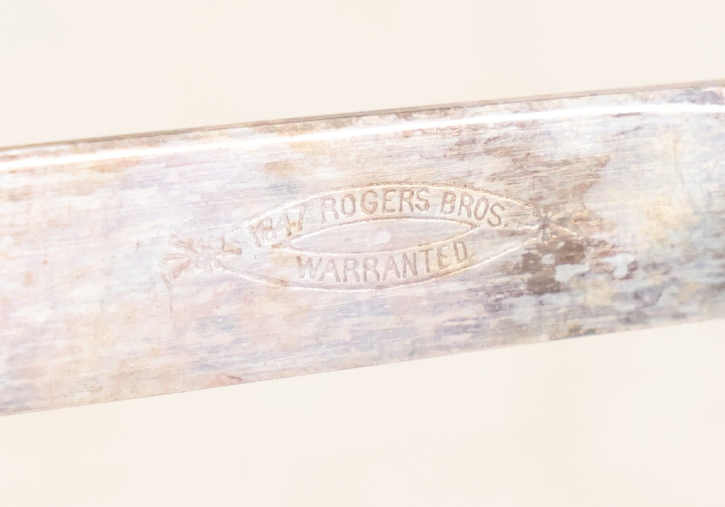 Lot 183 - Antique Six-Piece Rogers Bros. Silverplate Condiment Knife Set In Velvet Box