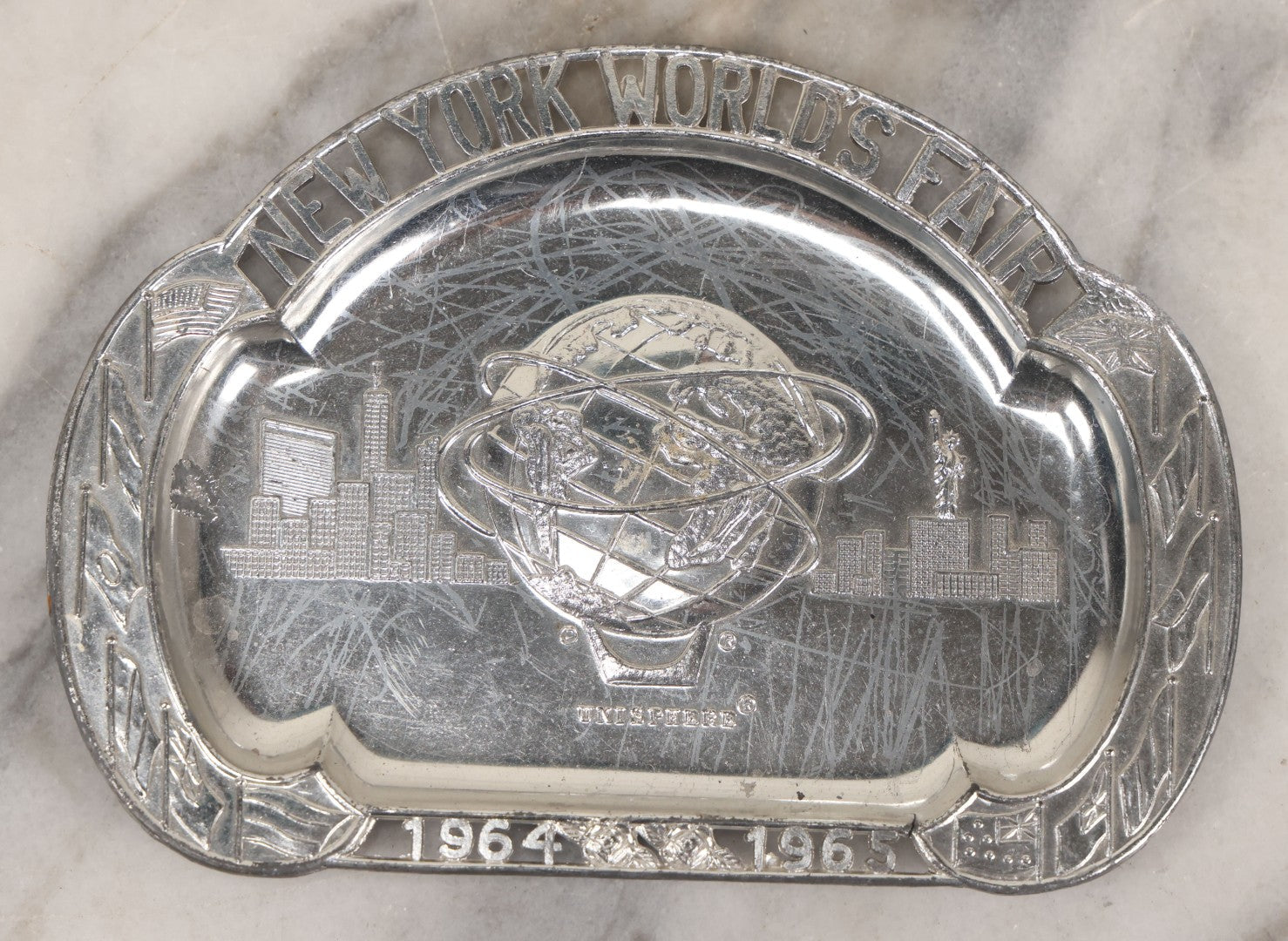 Lot 185 - New York World's Fair 1964–1965 Souvenir Metal Catch-All Tray