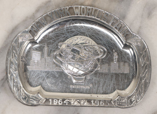 Lot 185 - New York World's Fair 1964–1965 Souvenir Metal Catch-All Tray