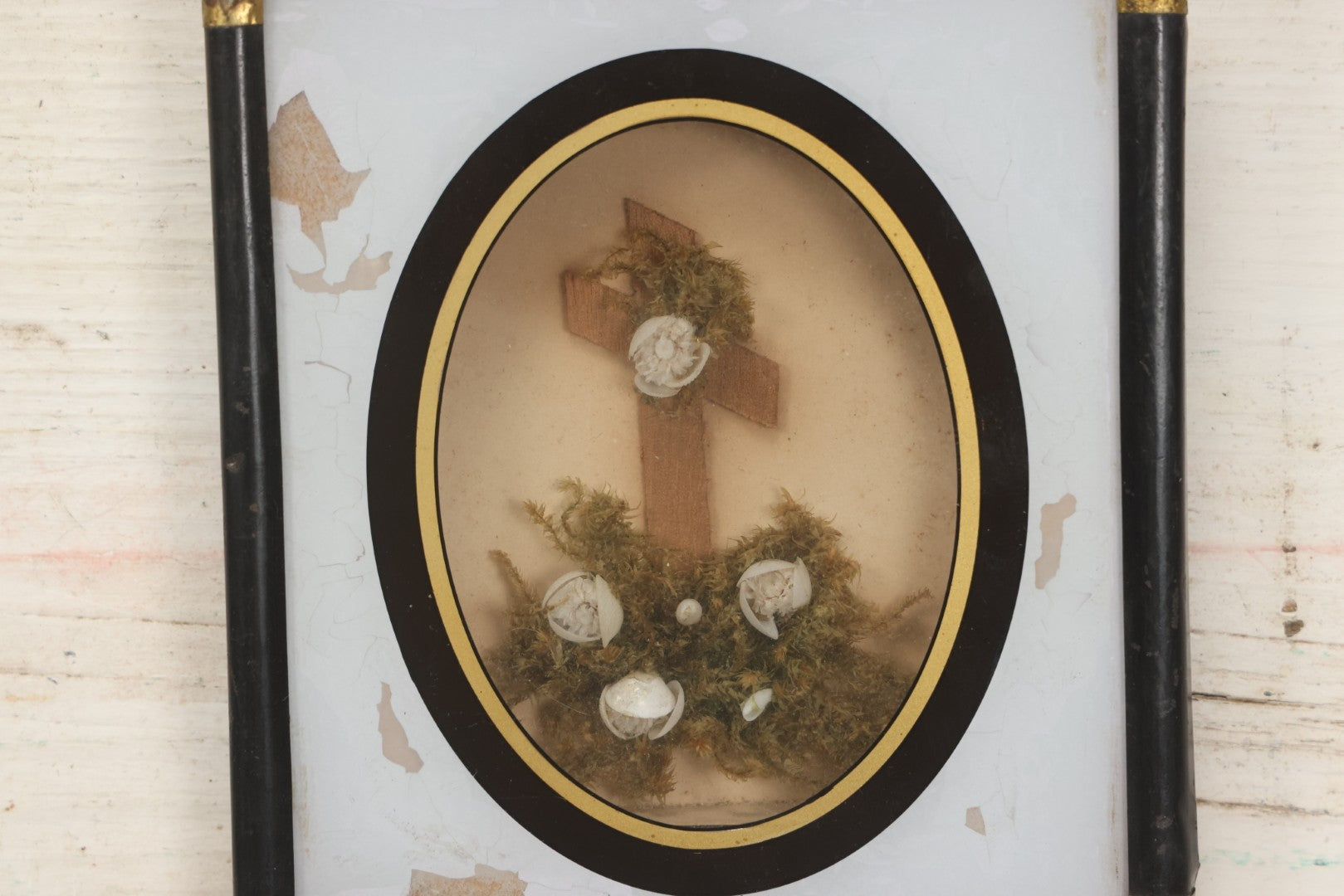 Lot 005 - Antique Shadow Box With Reverse Painted Glass And Seaweed, Shell, And Flower Cross Arrangement, Patented June 22, 1864, 5-1/4" x 6-1/8"