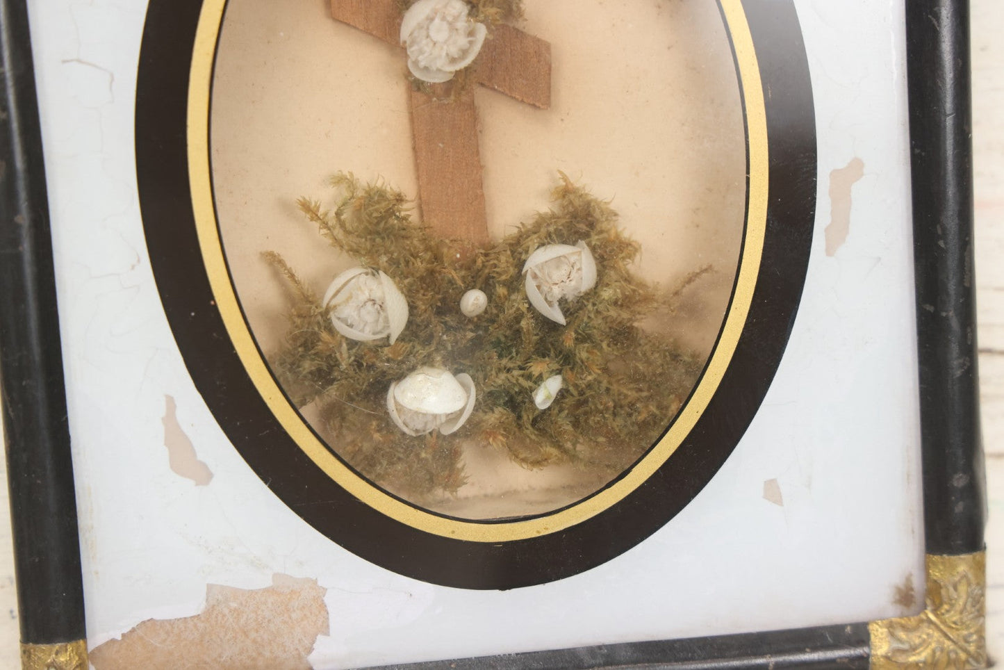 Lot 005 - Antique Shadow Box With Reverse Painted Glass And Seaweed, Shell, And Flower Cross Arrangement, Patented June 22, 1864, 5-1/4" x 6-1/8"