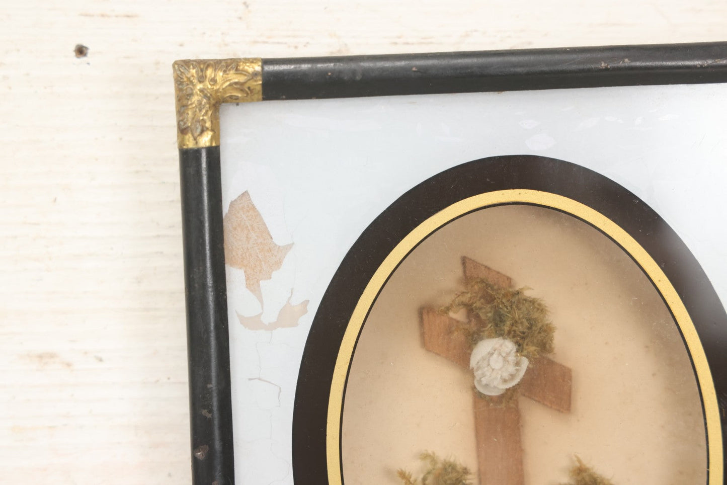 Lot 005 - Antique Shadow Box With Reverse Painted Glass And Seaweed, Shell, And Flower Cross Arrangement, Patented June 22, 1864, 5-1/4" x 6-1/8"