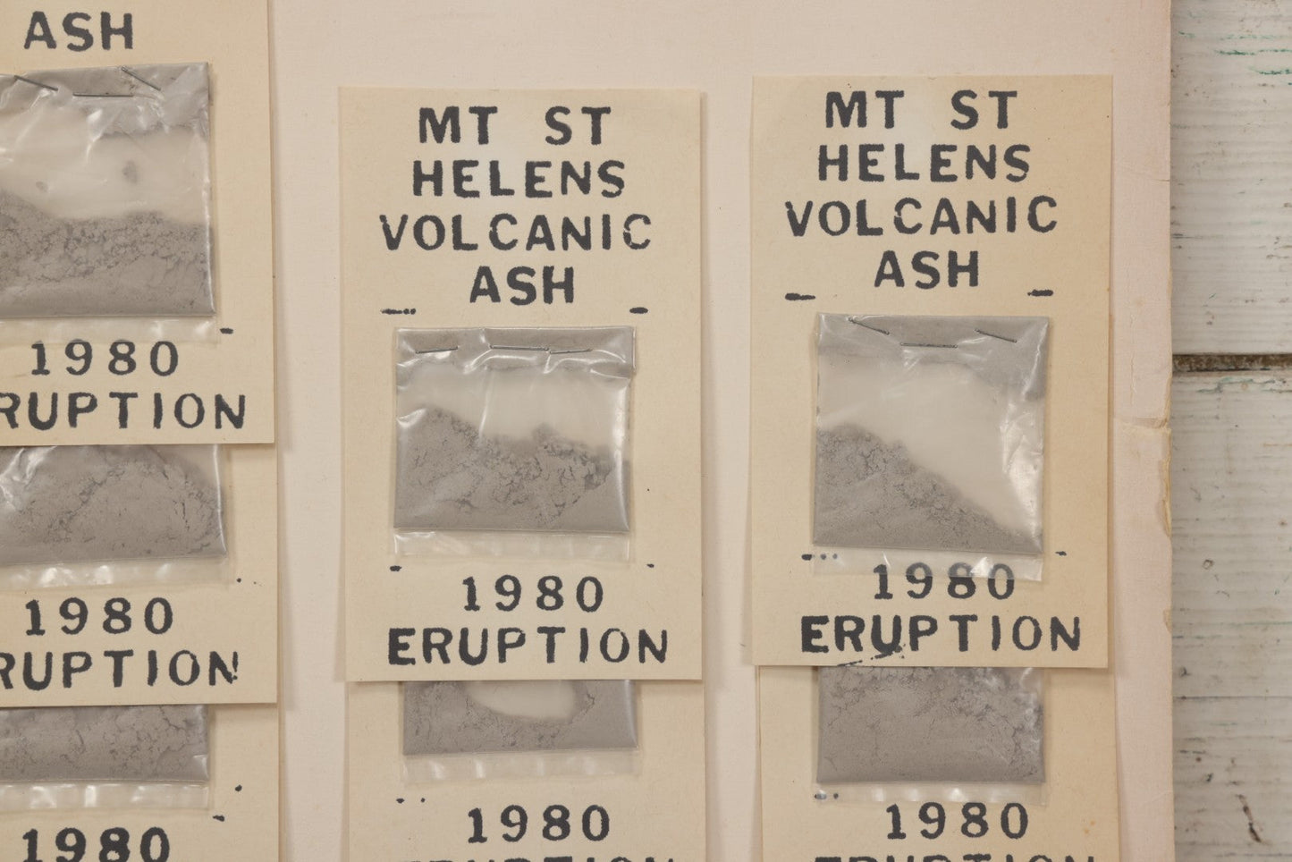 Lot 034 - Vintage Souvenir Display Board Of “Mt. St. Helens Volcanic Ash, 1980 Eruption,” With 13 Remaining Samples