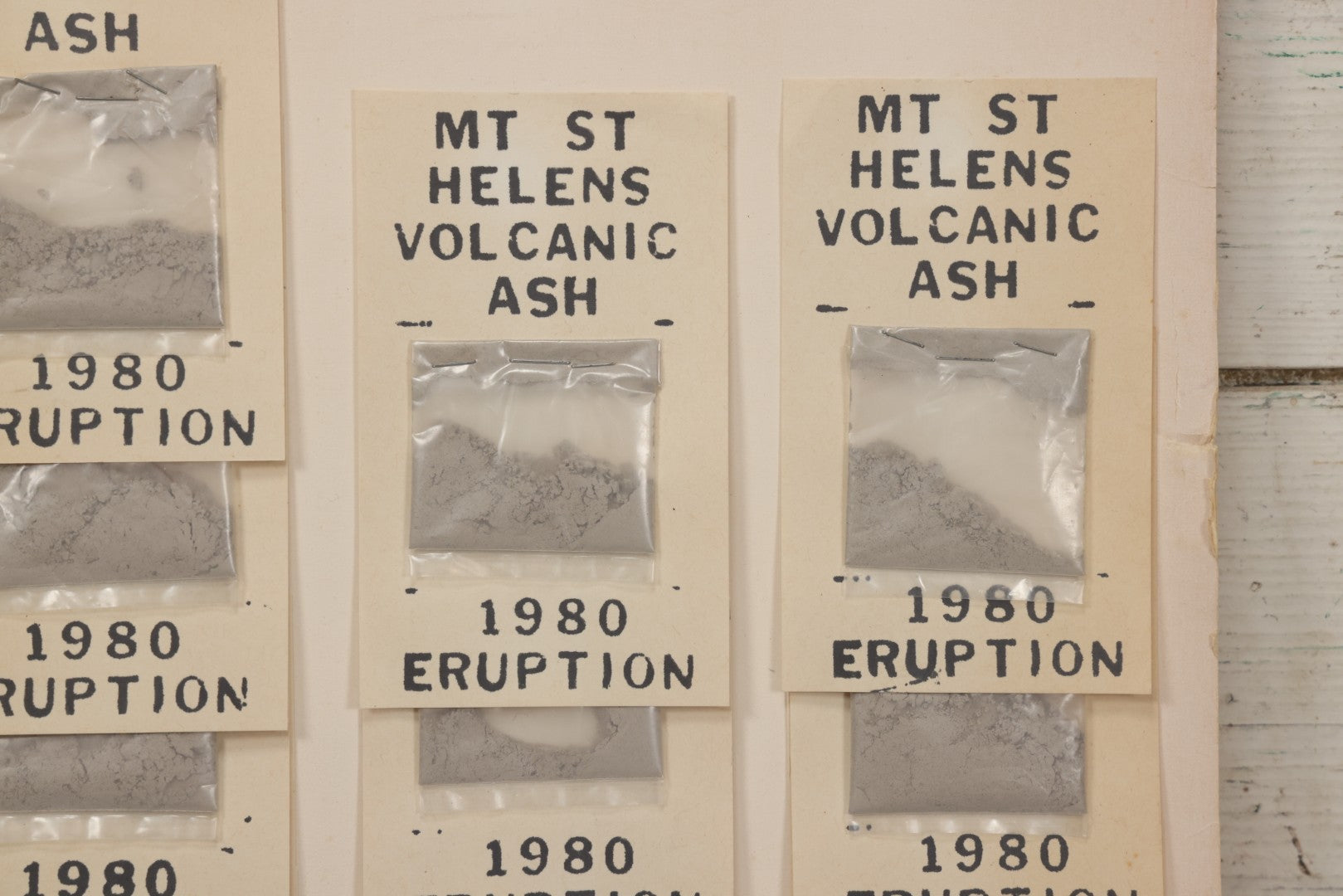 Lot 034 - Vintage Souvenir Display Board Of “Mt. St. Helens Volcanic Ash, 1980 Eruption,” With 13 Remaining Samples