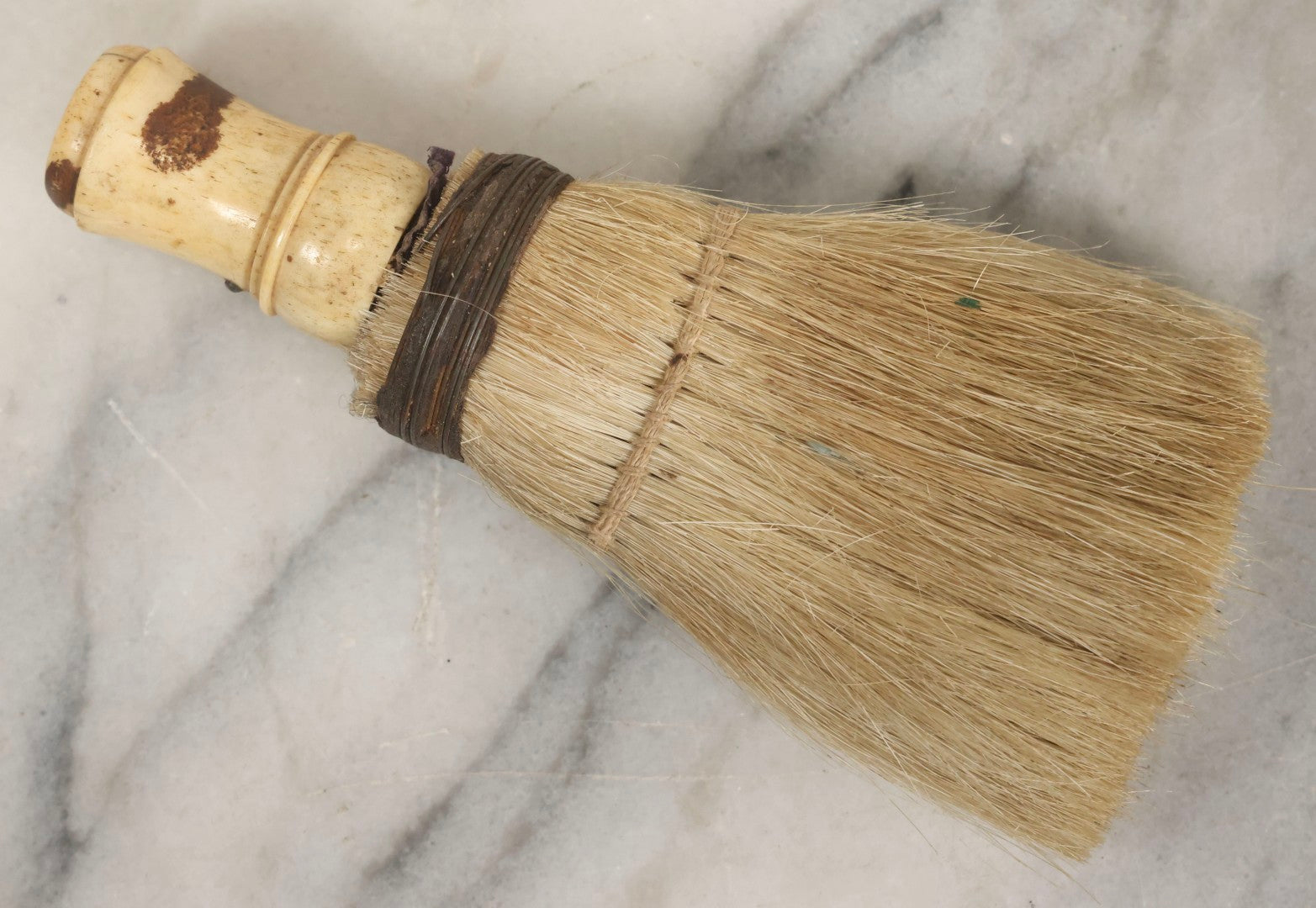 Lot 070 - Antique Horsehair Brush With Animal Bone Handle