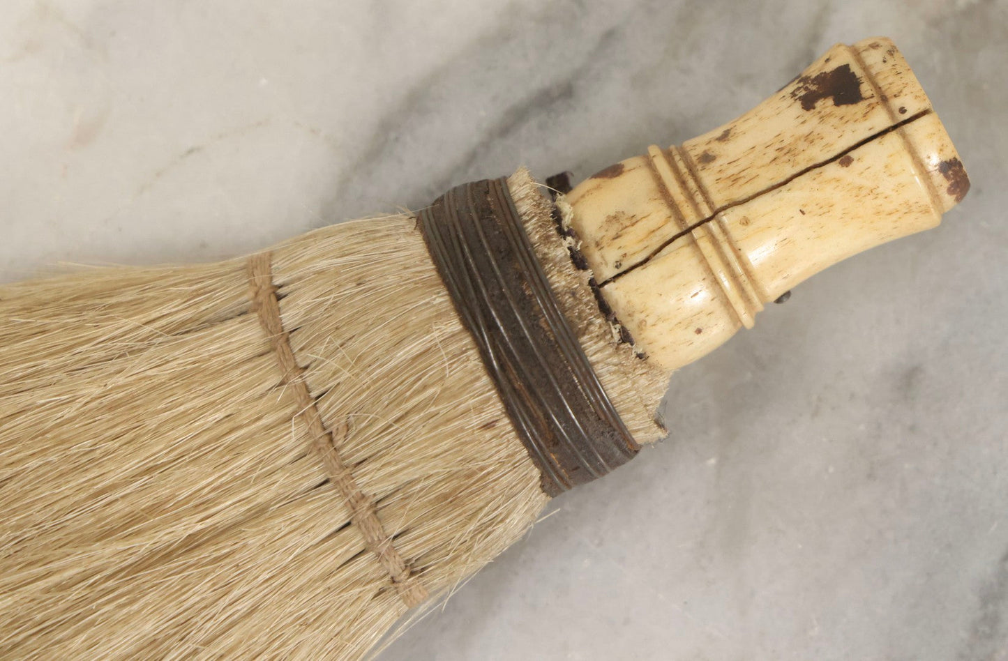 Lot 070 - Antique Horsehair Brush With Animal Bone Handle