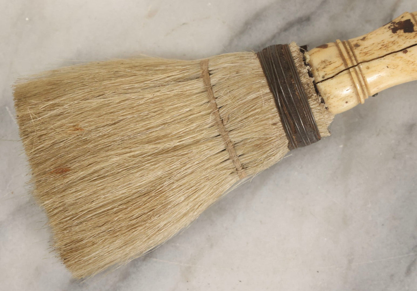 Lot 070 - Antique Horsehair Brush With Animal Bone Handle