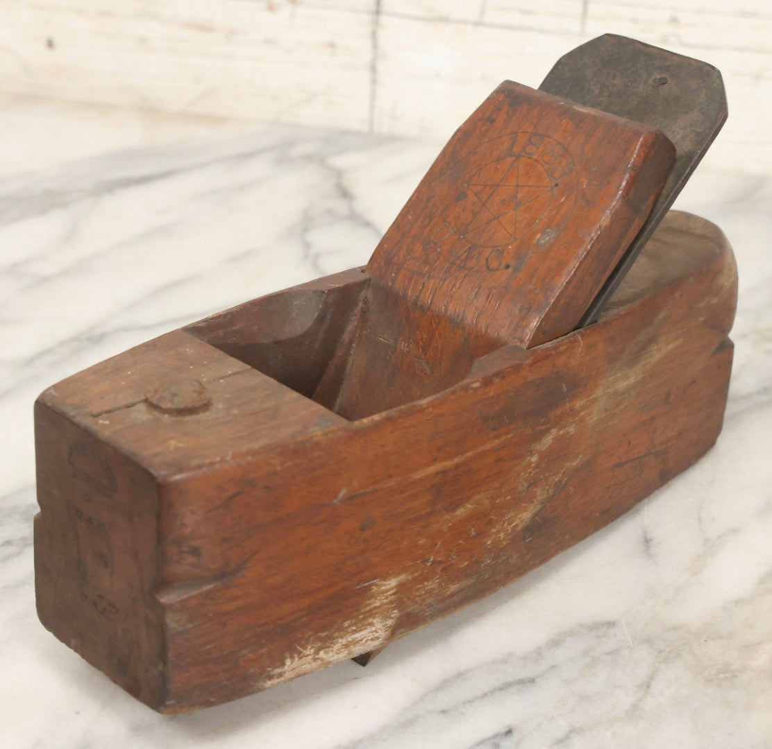 Lot 074 - Antique Handmade Coffin-Shaped Wood Plane With Engraved Pentagram Logo, Dated 1883, Marked U.A.C., Manufactured By A. Cumings, Boston, With Blade Present, 9-1/2" L
