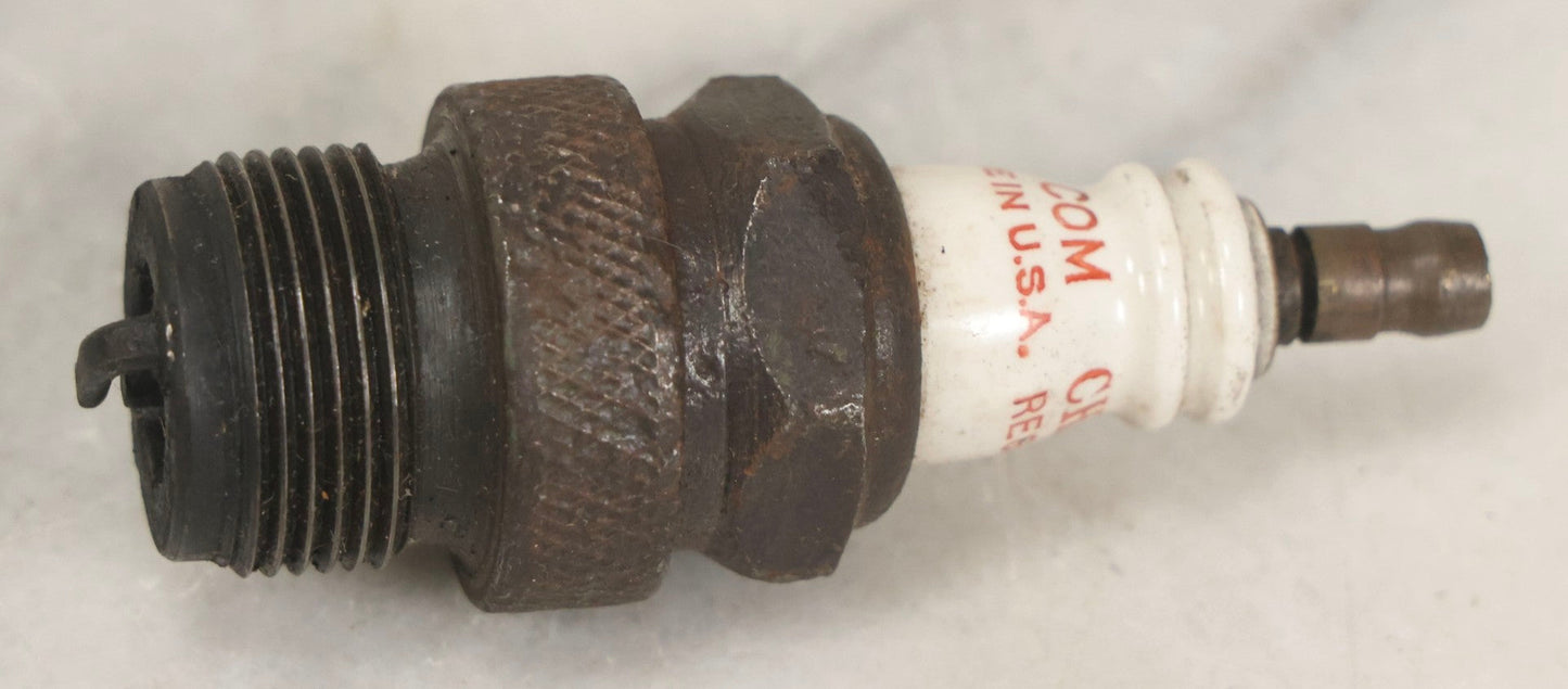 Lot 075 - Grouping Of Mixed Vintage Spark Plugs And Empty Dunlop Spark Plug Boxes Including Champion And Autolite Examples