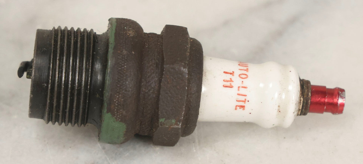 Lot 075 - Grouping Of Mixed Vintage Spark Plugs And Empty Dunlop Spark Plug Boxes Including Champion And Autolite Examples