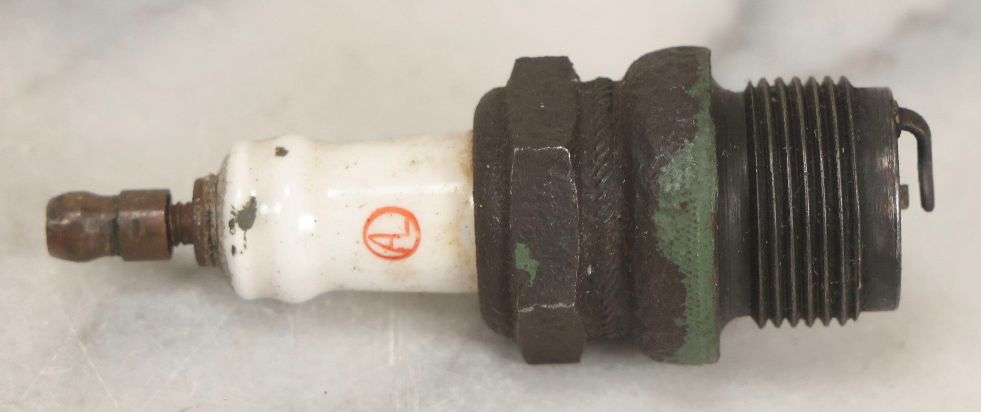 Lot 075 - Grouping Of Mixed Vintage Spark Plugs And Empty Dunlop Spark Plug Boxes Including Champion And Autolite Examples