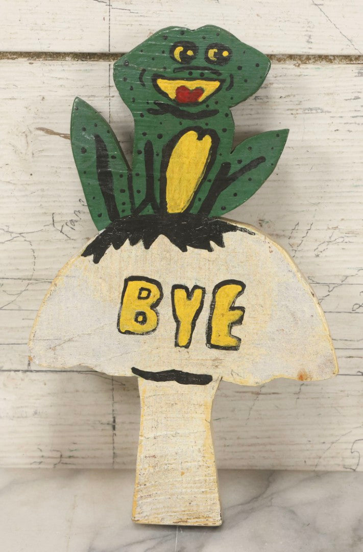 Lot 078 - Vintage Folk Art Scroll Cut Wood Frog On Mushroom With "Hi!" And "Bye" Painted Sides, 9-1/4" H