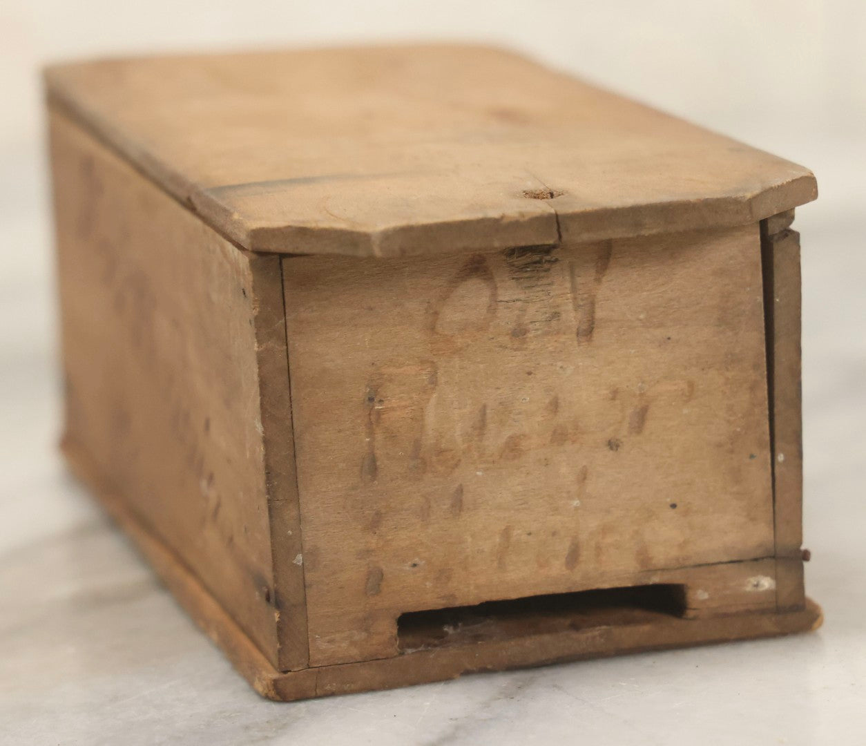 Lot 080 - Antique Folk Art Hand-Painted Pyrography Razor Blade Wall Box Inscribed “Fer Old Gay Blades 'Cracky!'”, Depicting Dancing Bearded Man, Fort Benning, Georgia, With Faint “Old Razor Blades” Text On Lid, In Red, Blue, And Yellow Paint