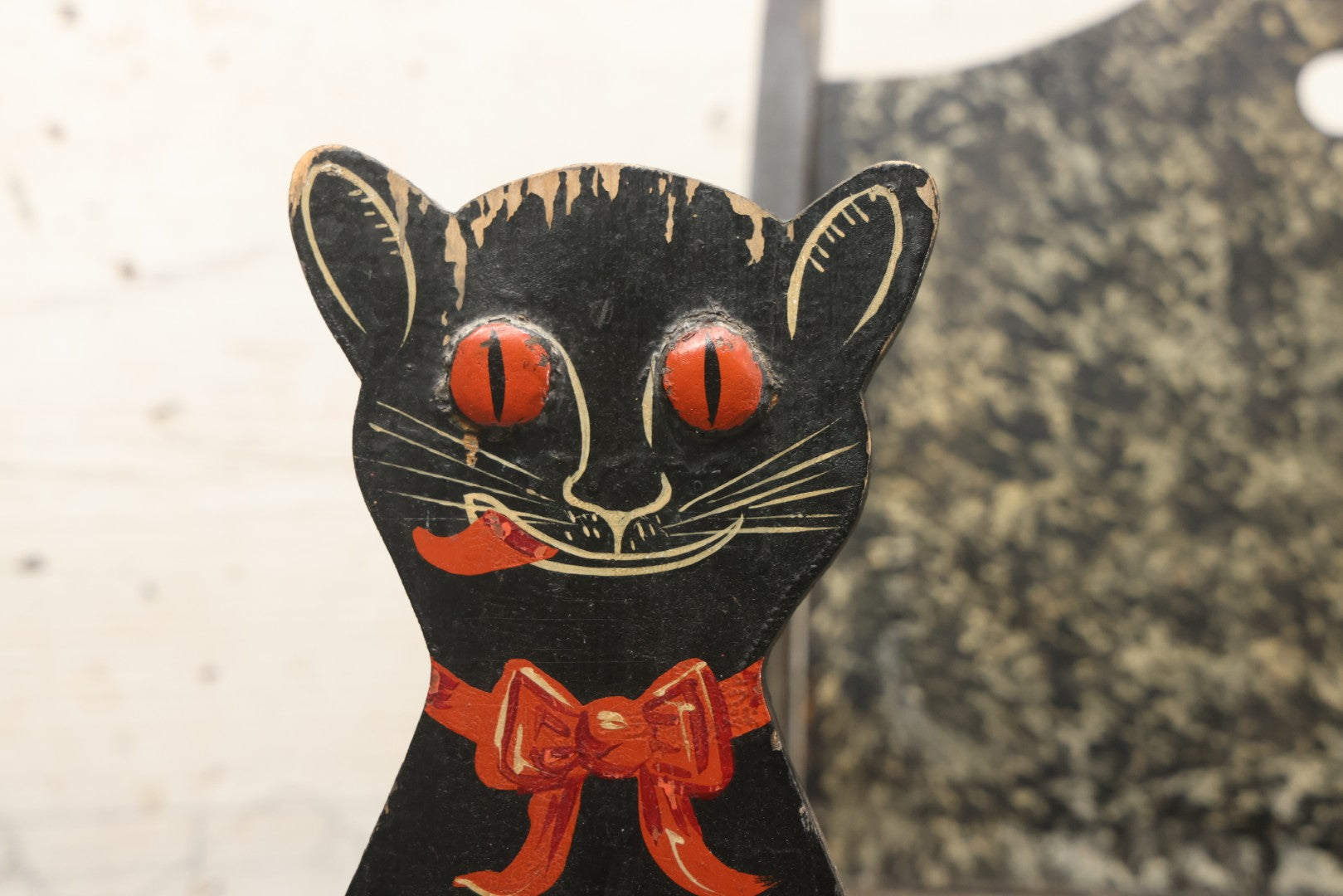 Lot 001 - Vintage Folk Art Wooden Black Cat Child's Seat With Red Bow Ties And Domed Eyes, Hand Painted With Sponge Painted Texture Finish, Circa 1930s