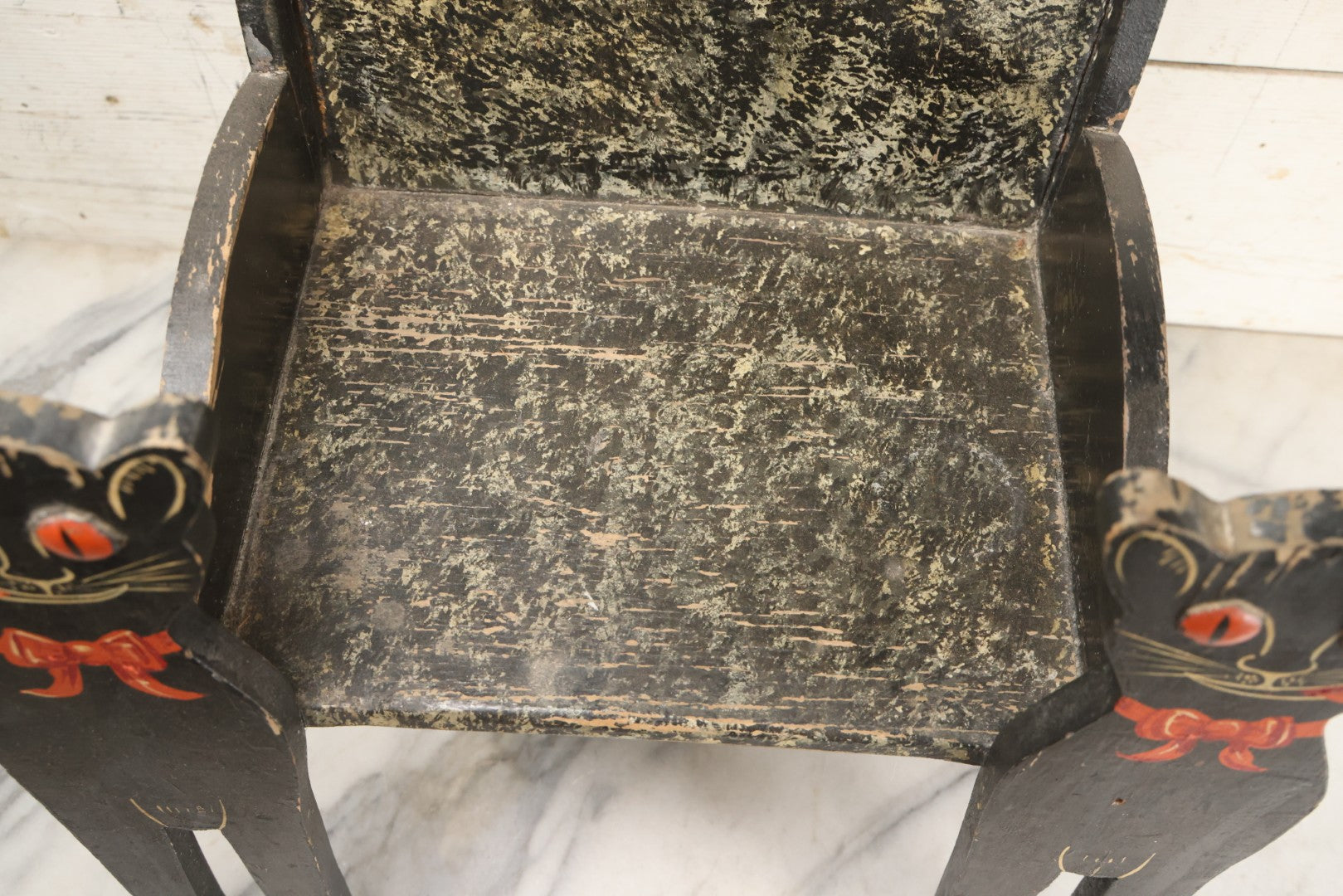 Lot 001 - Vintage Folk Art Wooden Black Cat Child's Seat With Red Bow Ties And Domed Eyes, Hand Painted With Sponge Painted Texture Finish, Circa 1930s