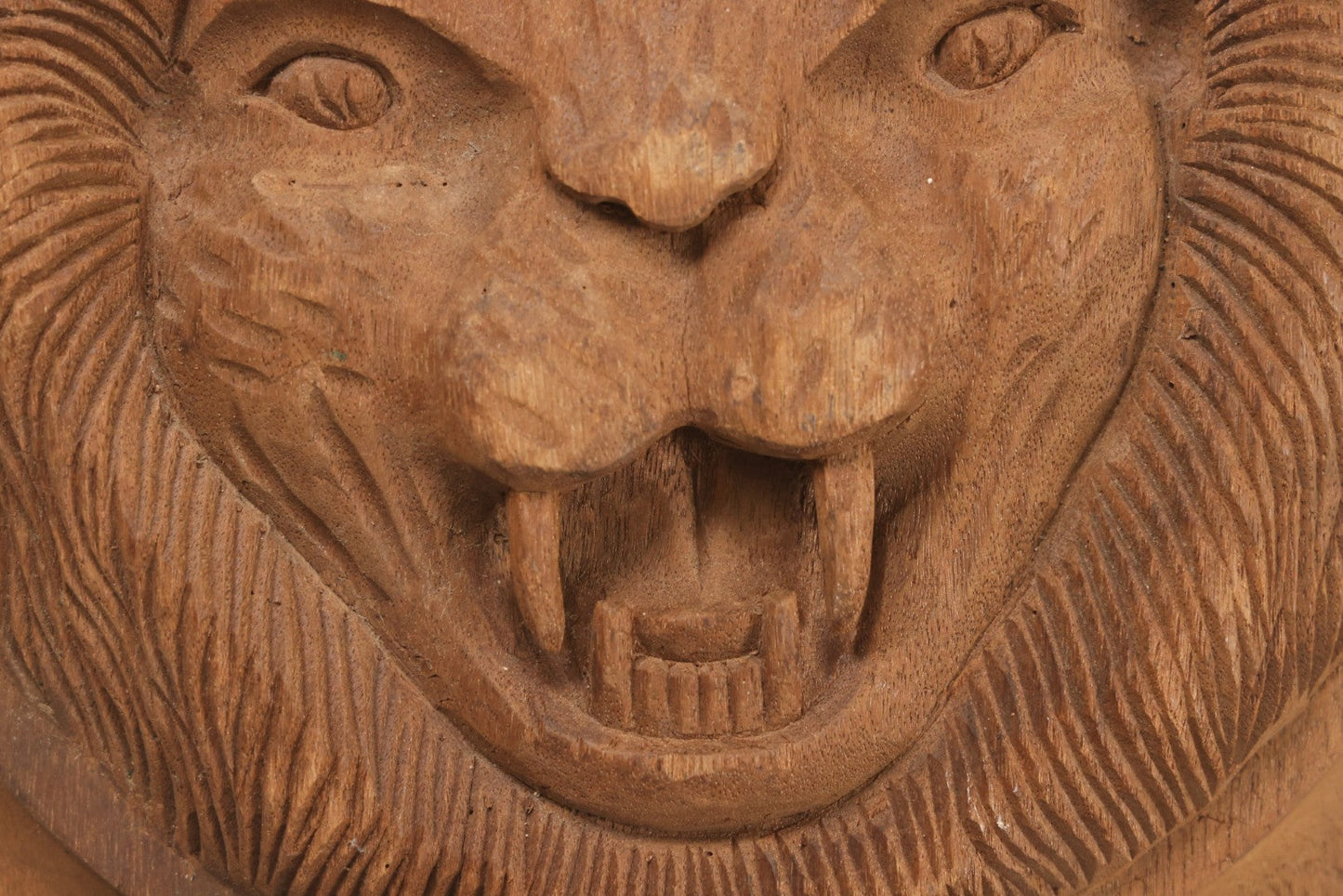 Lot 009 - Antique Carved Wooden Lion Relief Plaque Furntiure Remnant With Circular Border And Prominent Fangs