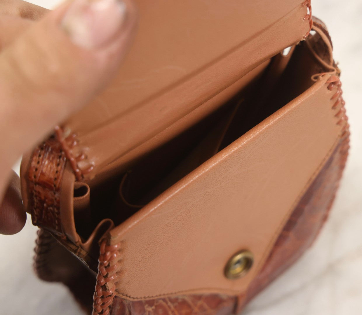 Lot 063 - Vintage Alligator Skin Purse With Small Mounted Alligator Head, Arms, And Legs