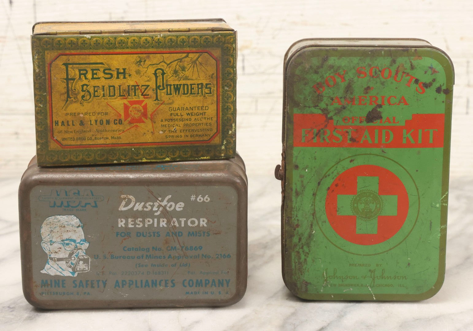 Lot 073 - Grouping Of Three Vintage And Antique Medical Tins — Boy Scouts Of America First Aid Kit, Seidlitz Powders, And Dustfoe No. 66 Respirator