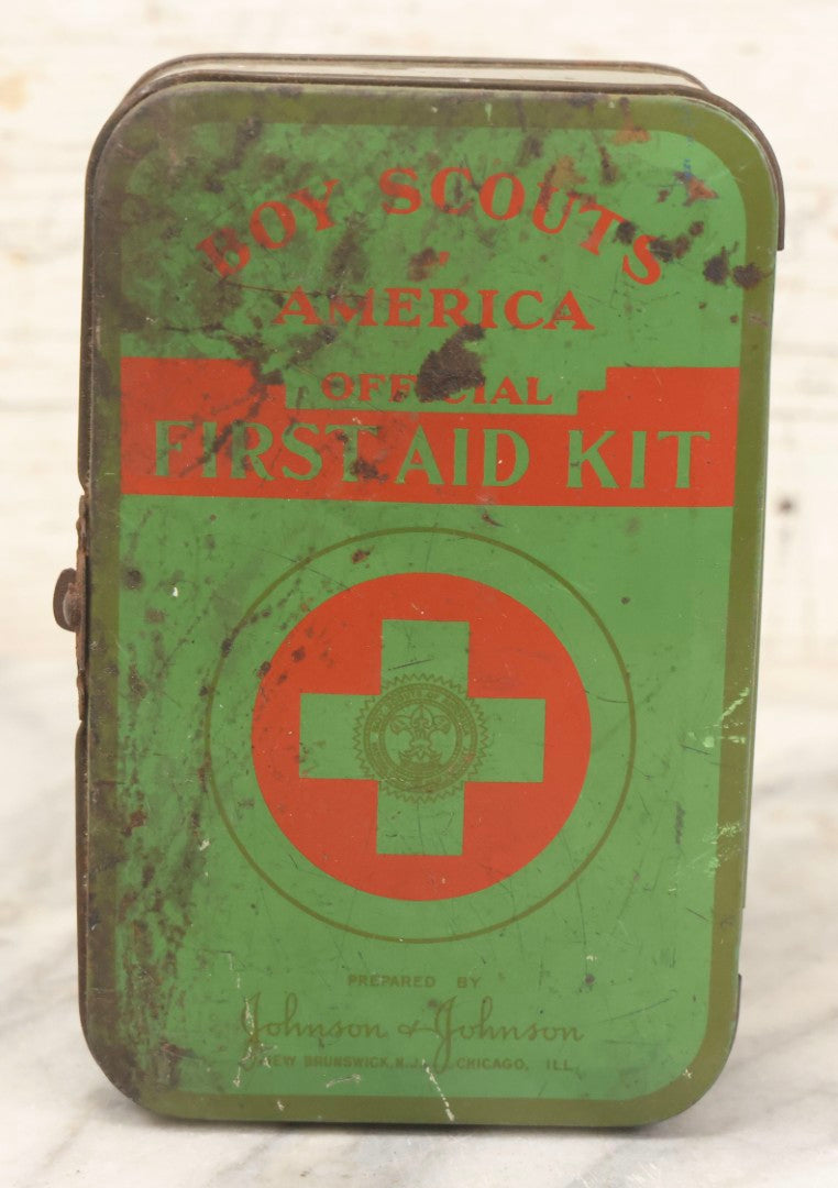 Lot 073 - Grouping Of Three Vintage And Antique Medical Tins — Boy Scouts Of America First Aid Kit, Seidlitz Powders, And Dustfoe No. 66 Respirator