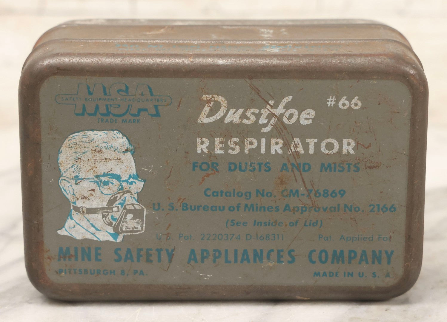 Lot 073 - Grouping Of Three Vintage And Antique Medical Tins — Boy Scouts Of America First Aid Kit, Seidlitz Powders, And Dustfoe No. 66 Respirator