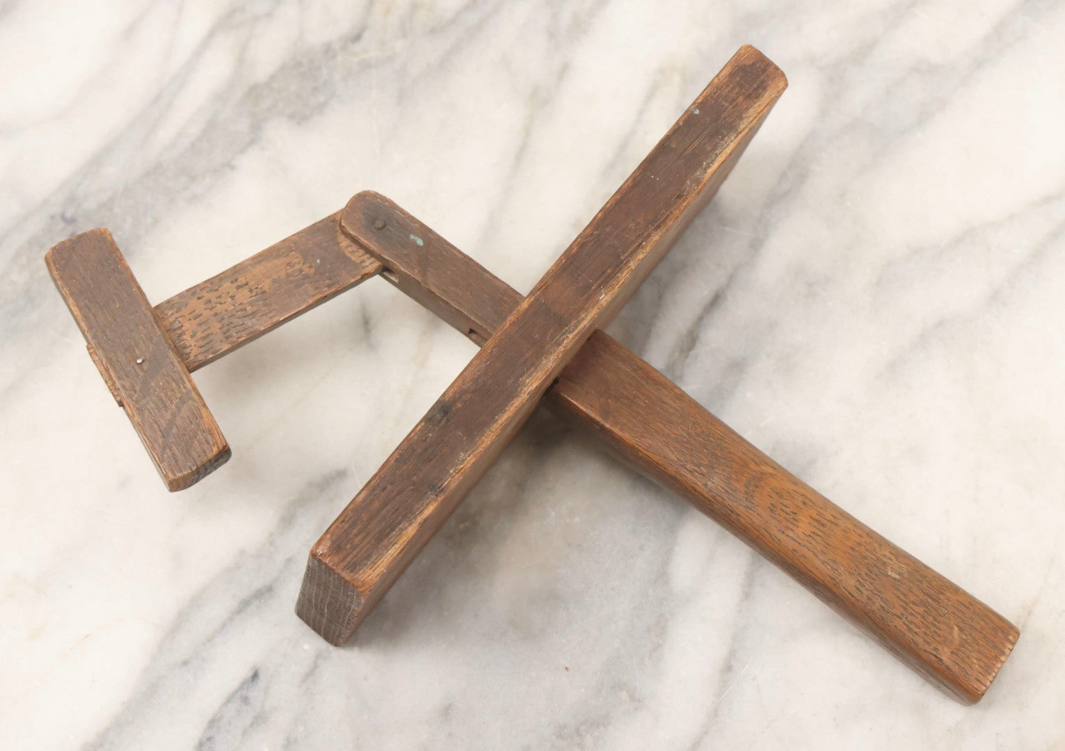 Lot 089 - Antique Folk Art Wooden Noisemaker With Swinging Jointed Hammer And Handle