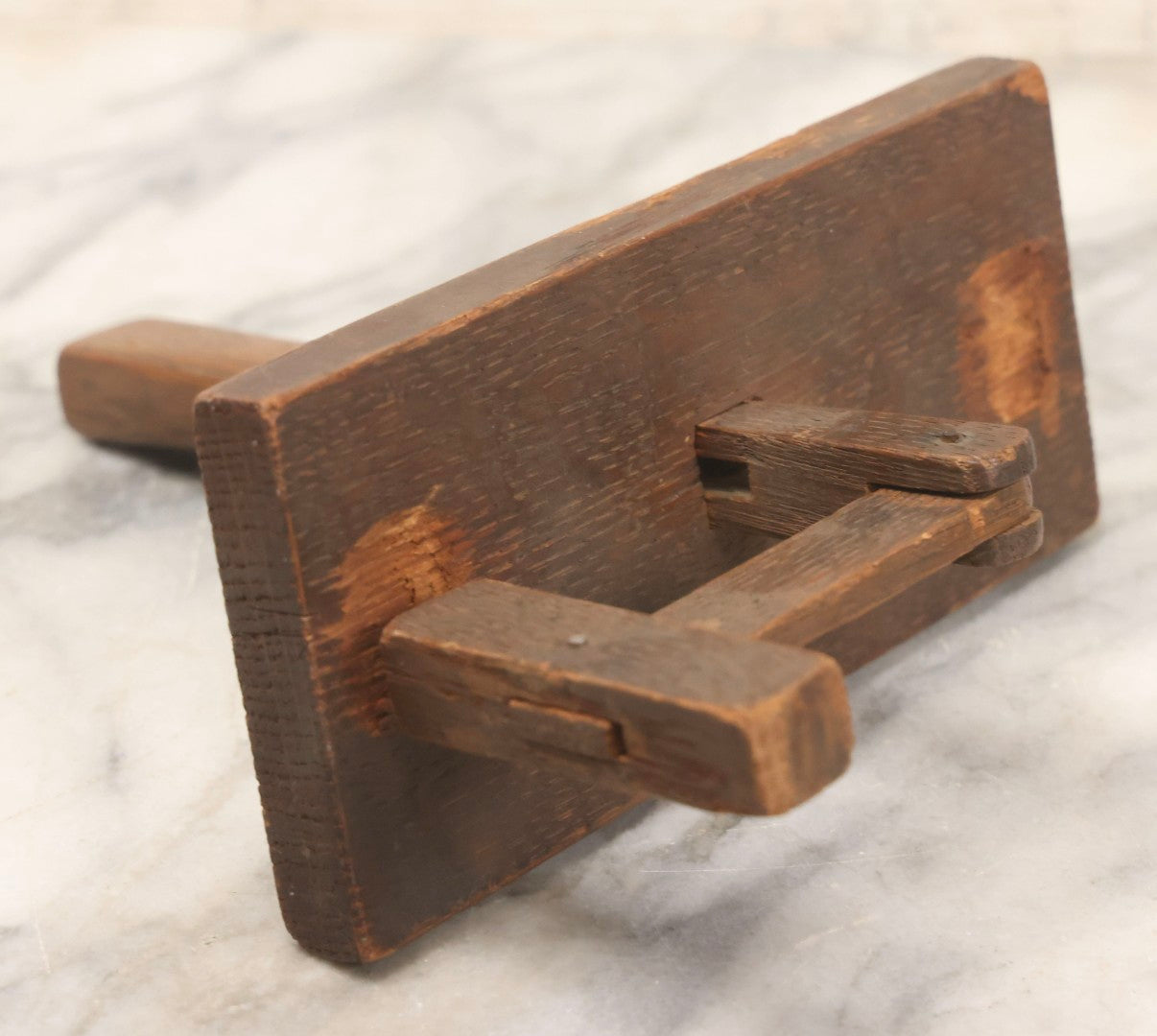 Lot 089 - Antique Folk Art Wooden Noisemaker With Swinging Jointed Hammer And Handle