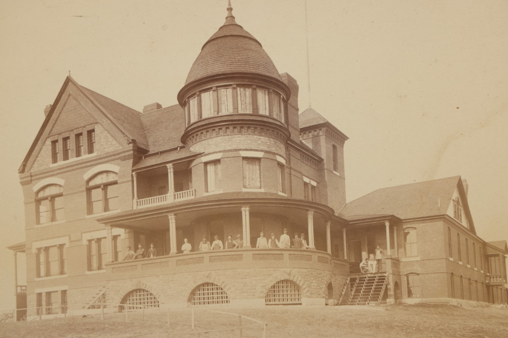 Lot 107 - Antique Boarded Occupational Photograph Of Construction Workers Building The New Hampshire Veterans Home, Tilton, New Hampshire, Photographed By Sanderson, Circa 1890