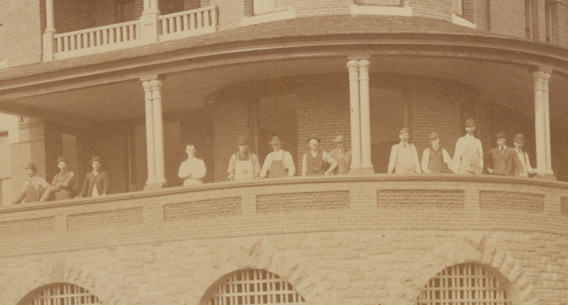 Lot 107 - Antique Boarded Occupational Photograph Of Construction Workers Building The New Hampshire Veterans Home, Tilton, New Hampshire, Photographed By Sanderson, Circa 1890