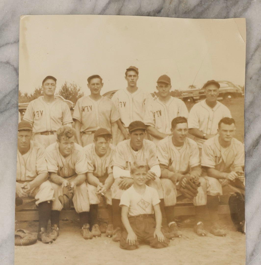 Lot 115 - Vintage Unmounted Glossy Photograph Of V.F.W. Baseball Team With Early Automobiles In Background