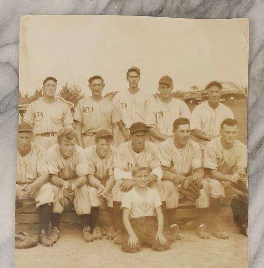 Lot 115 - Vintage Unmounted Glossy Photograph Of V.F.W. Baseball Team With Early Automobiles In Background