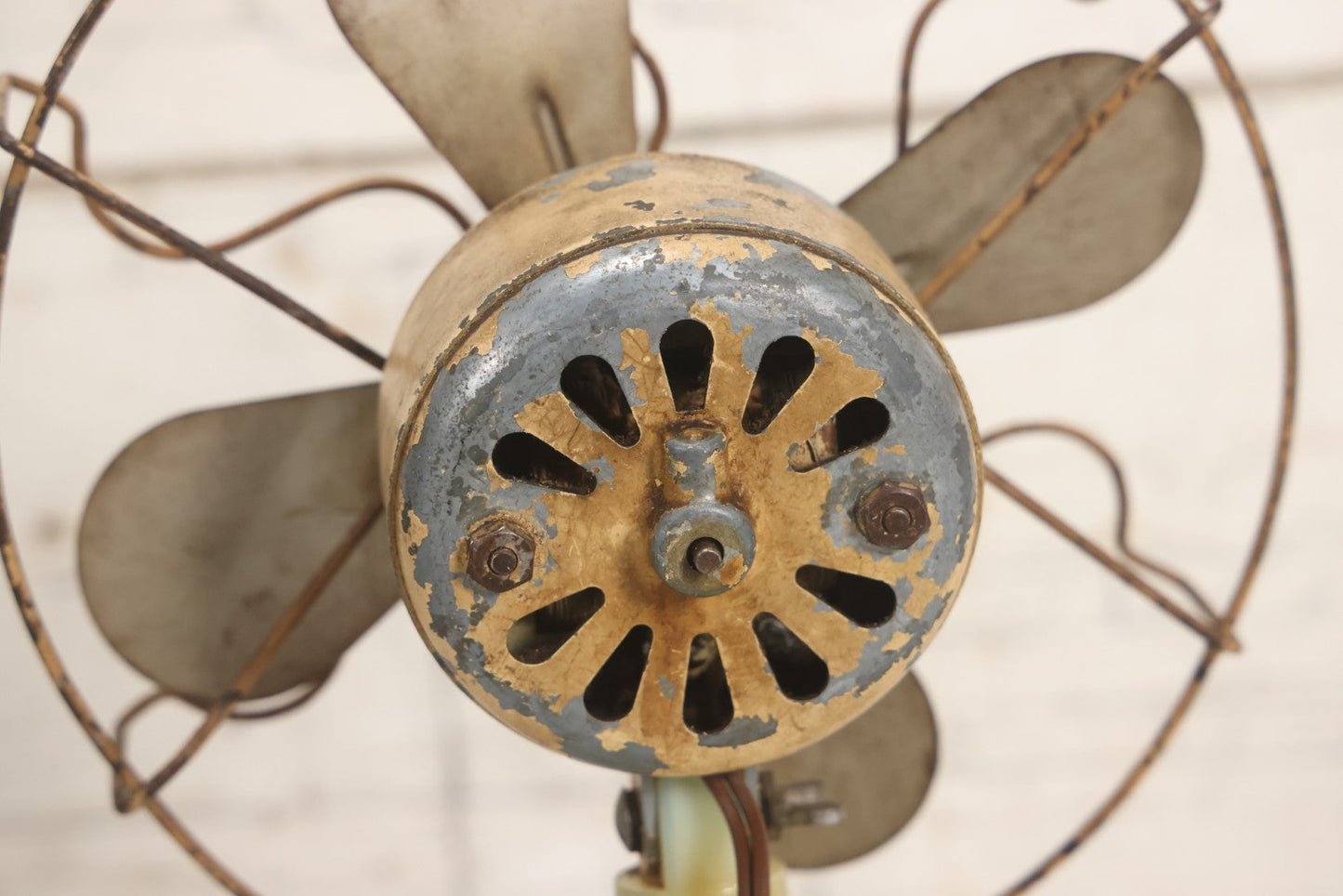 Lot 009 - Vintage Electric Desk Fan With Wavy Wire Cage And Green And Brown Slag Glass Base, Glows Under Black Light, Working Condition, 11-3/4" H