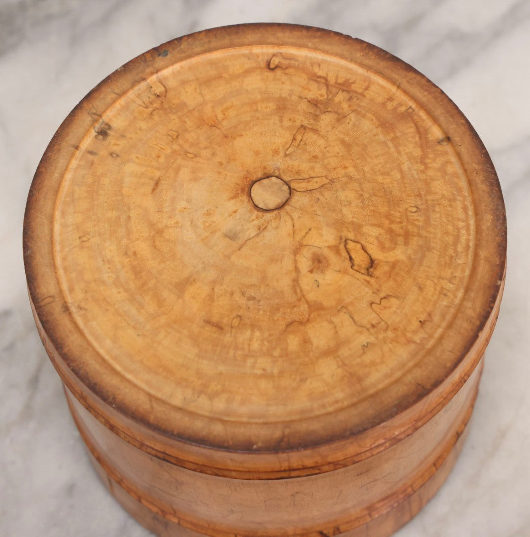 Lot 030 - Antique Turned Wooden Box With Lid Containing Two Stiff Collars, 4-5/8" H