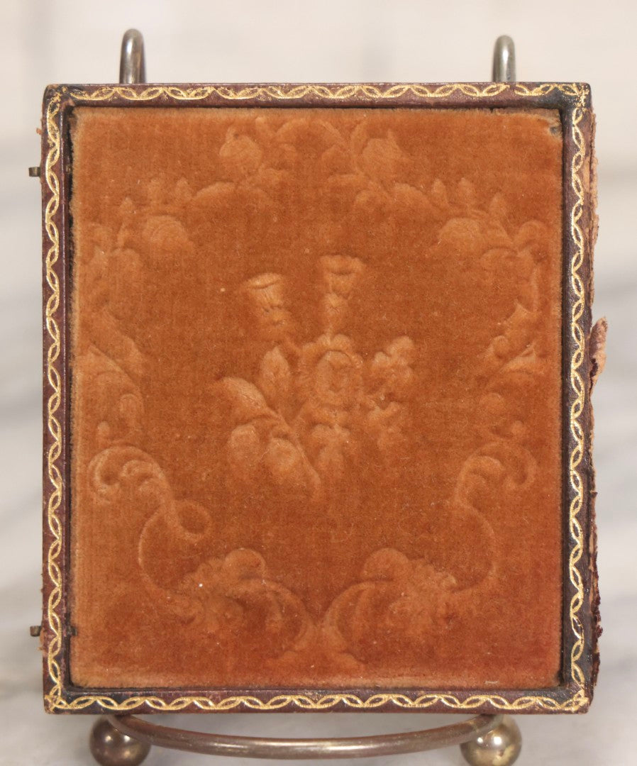 Lot 043 - Antique 1/6th Plate Daguerreotype Photograph Of Young Married Woman With Hand-Painted Gold Jewelry, In Full Split Leatherette Union Case With Embossed Bouquet Design