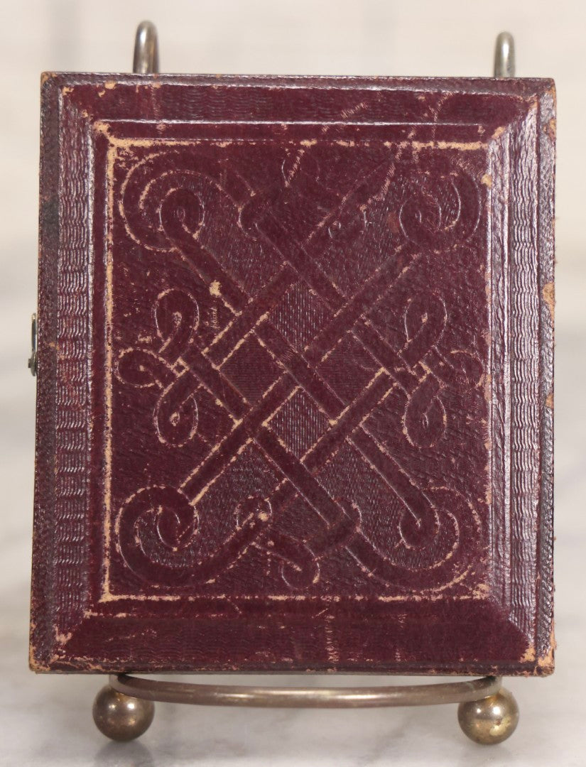 Lot 044 - Antique 1/6th Plate Daguerreotype Photograph Of Middle-Aged Woman In White Bonnet, In Half Leatherette Union Case, Not Sealed And Without Preserver