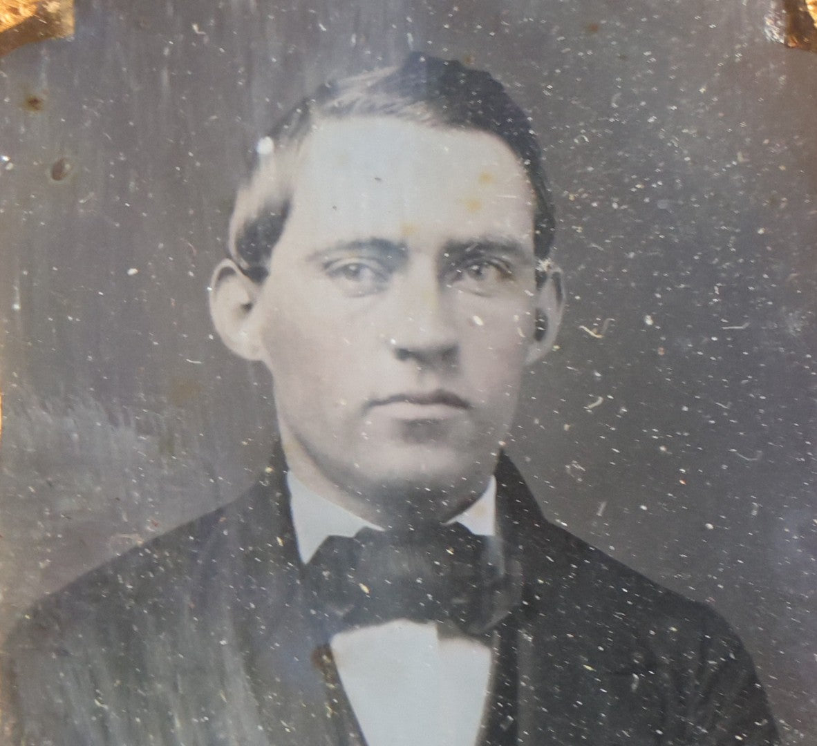 Lot 045 - Antique 1/9th Plate Daguerreotype Photograph Of Young Man In Bowtie, In Full Split Leatherette Union Case
