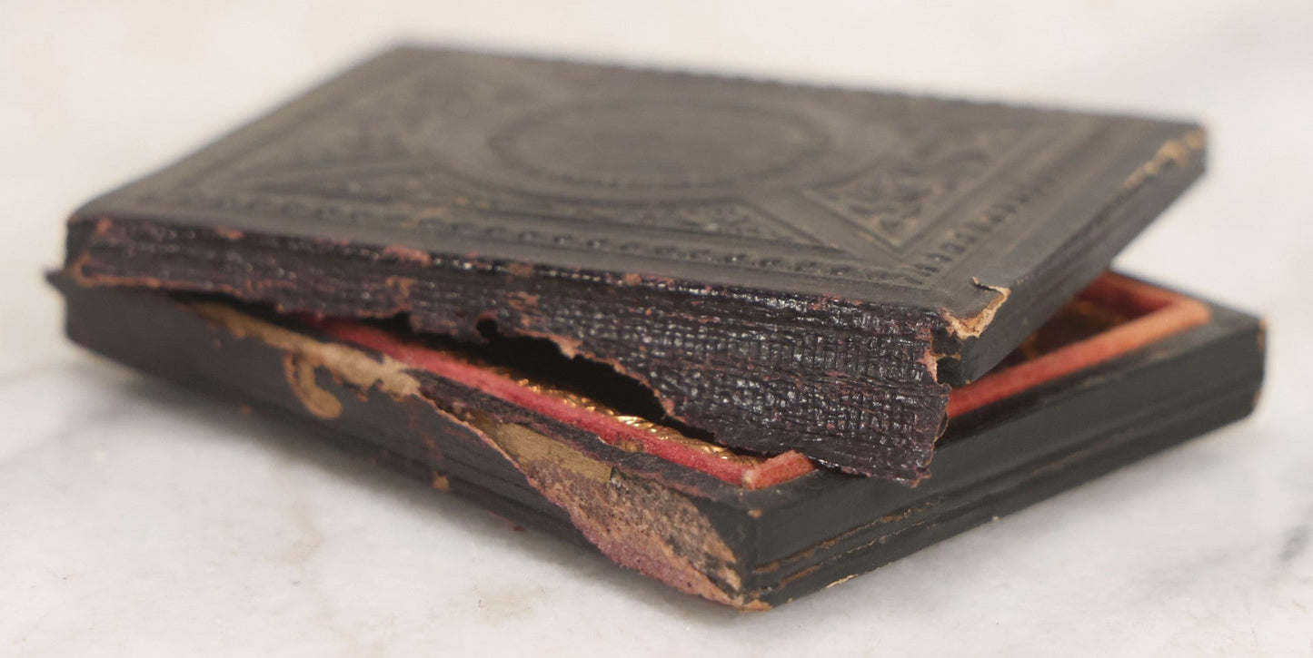 Lot 045 - Antique 1/9th Plate Daguerreotype Photograph Of Young Man In Bowtie, In Full Split Leatherette Union Case