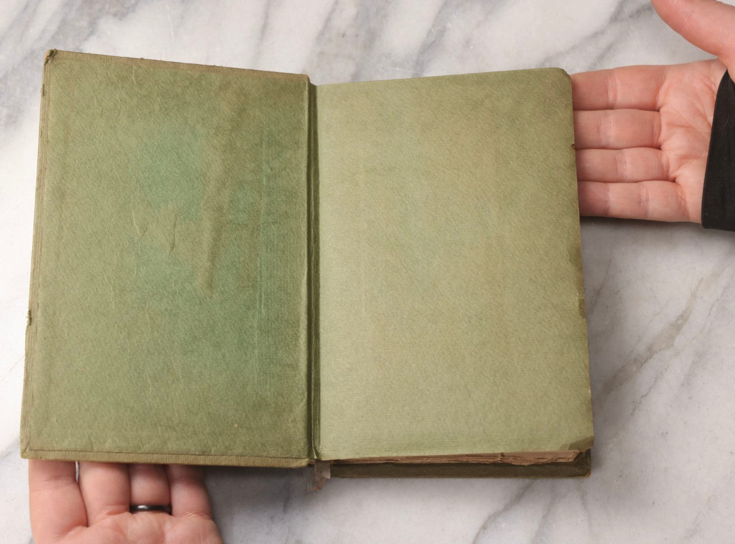 Lot 075 - “A Book Of Old World Gardens” Antique Book Of Gardening Essays Illustrated By Beatrice Parsons, Edited By Alfred H. Hyatt, T. N. Foulis, London & Edinburgh, 1912