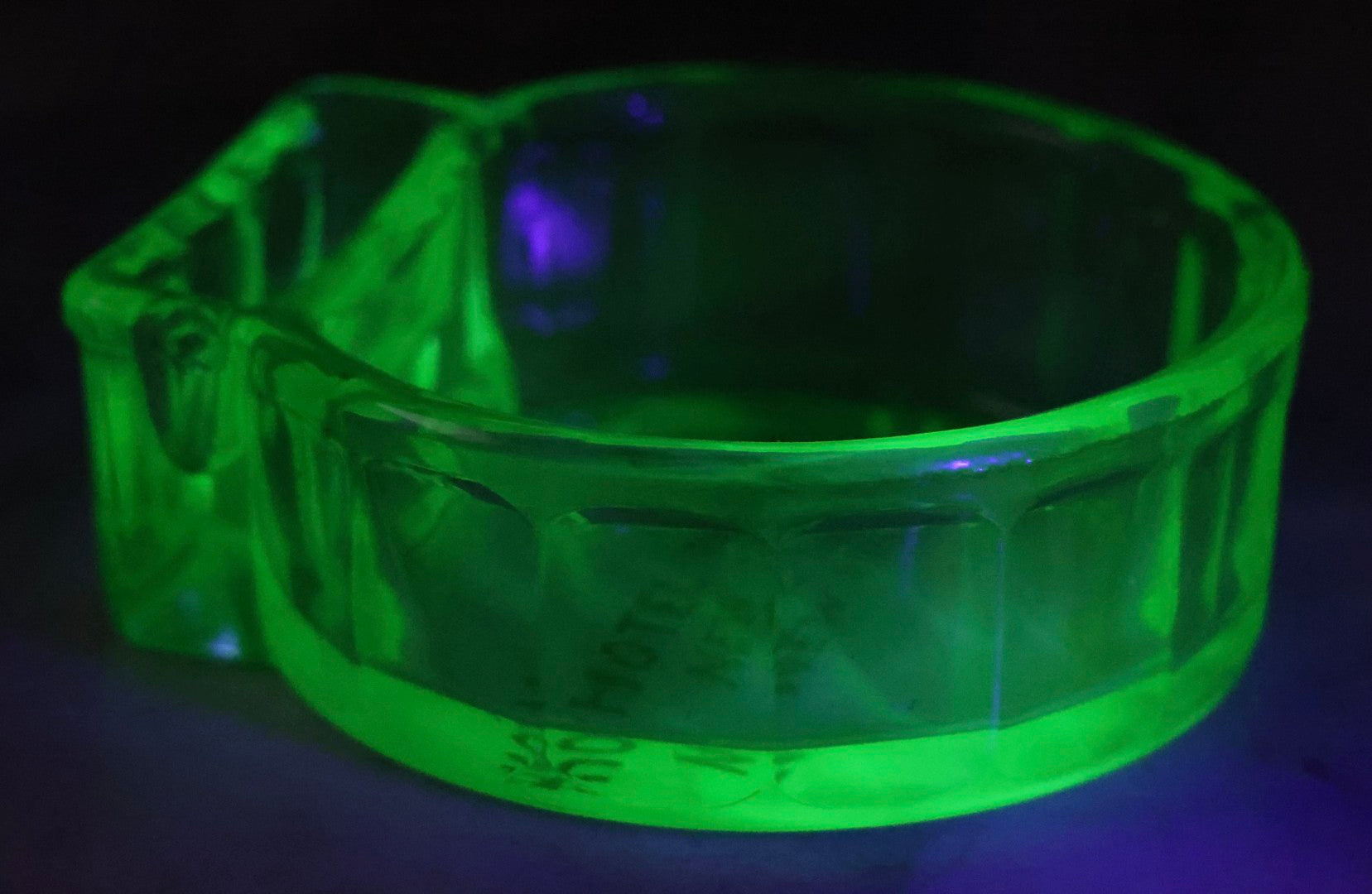 Lot 091 - Vintage Uranium Glass Hotel Dixie, New York Advertising Ashtray With Matchbook Holder, Glows Under Blacklight, Circa 1930
