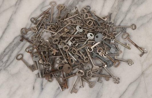 Lot 097 - Grouping Of 125 Mixed Vintage And Antique Skeleton Keys, Various Sizes And Forms